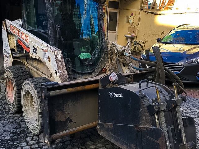 Bobcat kiralama ile dar alanda hafriyat ve yükleme