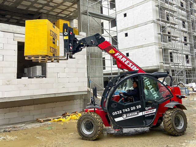 Ümraniye'de kiralık forklift ile saha içi yük taşıma