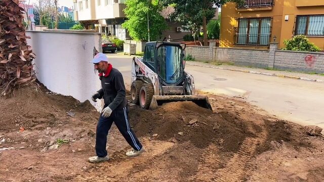 Bobcat ile Peyzaj Toprağı Serme