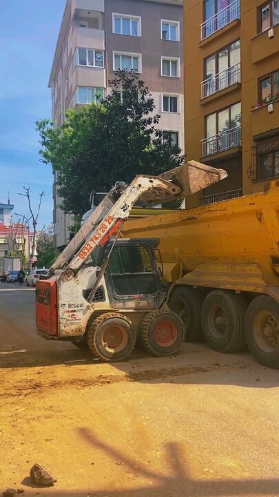 Bobcat ile Tır Yükleme
