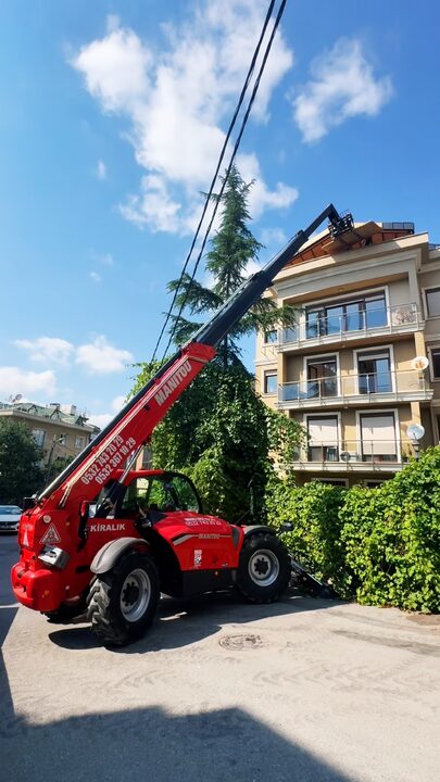 Manitou ile Çatı Seviyesine Yük Kaldırma
