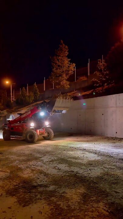 Faresin 626 Teleskopik Yükleyici — Gece Çalışması